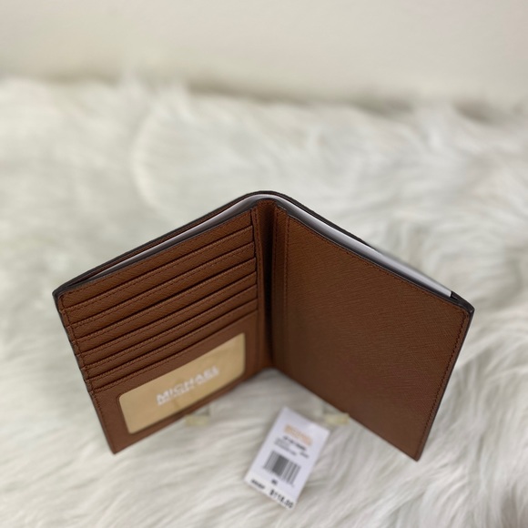 🔥SALE🔥MICHAEL KORS JET SET TRAVEL PASSPORT CASE - Picture 8 of 8